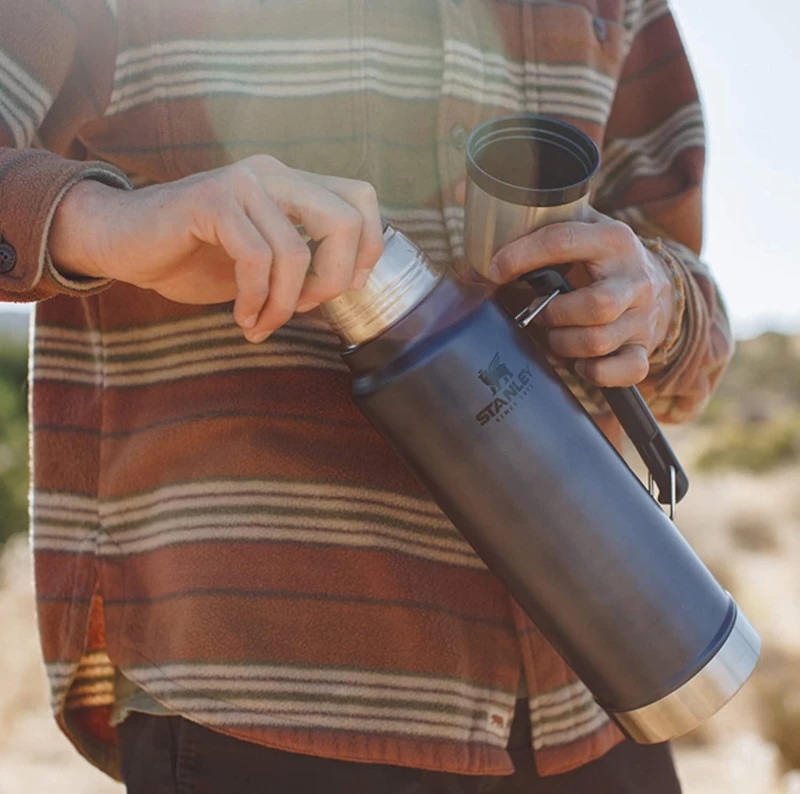 فلاسک استنلی 1.9 لیتری مدل Stanley Classic Legendary Bottle | اورجینال، عایق خلأ، حفظ دما تا 45 ساعت
